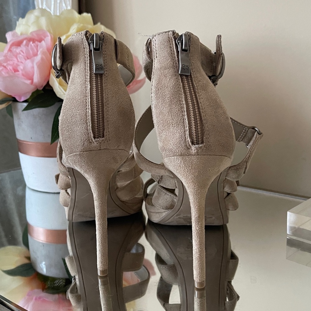 DKNY Women's Essential Baby Slide Sandal Elegant Tan Strappy Heels - Picture 7 of 14